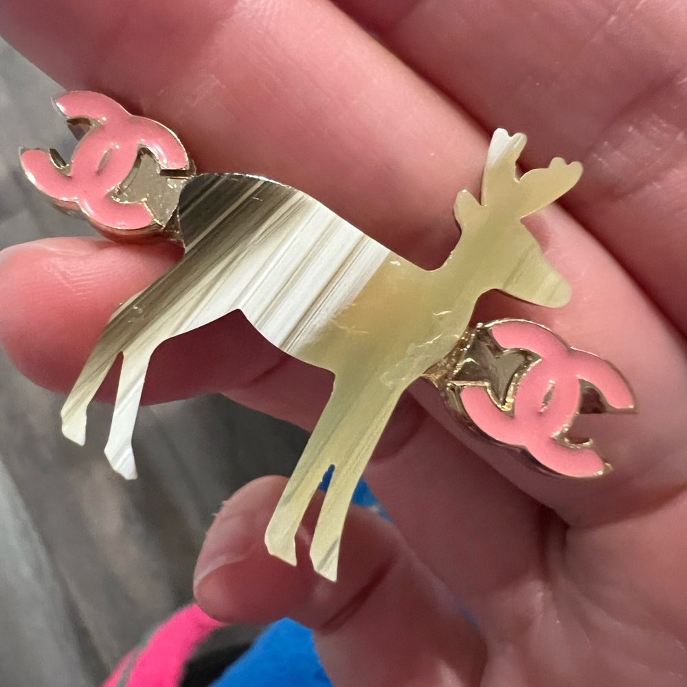 CHANEL 01A reindeer brooch